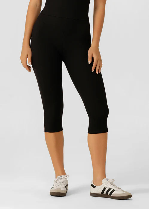 Irresistible 3/4 Capri Leggings - Black