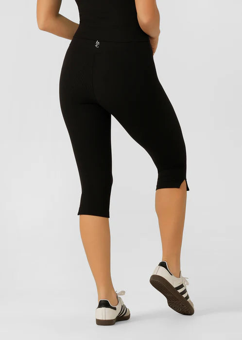 Irresistible 3/4 Capri Leggings - Black