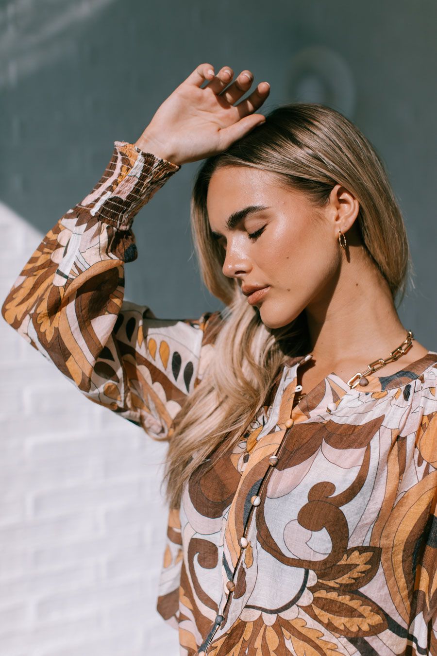 Barcelona Shirred Cuff Button-Up Top – Tan Blush