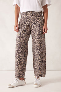 Maggie Tapered Barrel Jean - Leopard