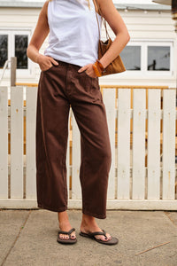 Demi Barrel Jean - Chocolate