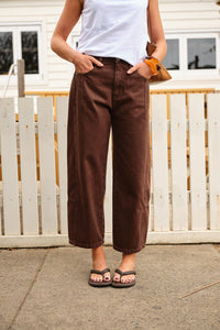 Demi Barrel Jean - Chocolate