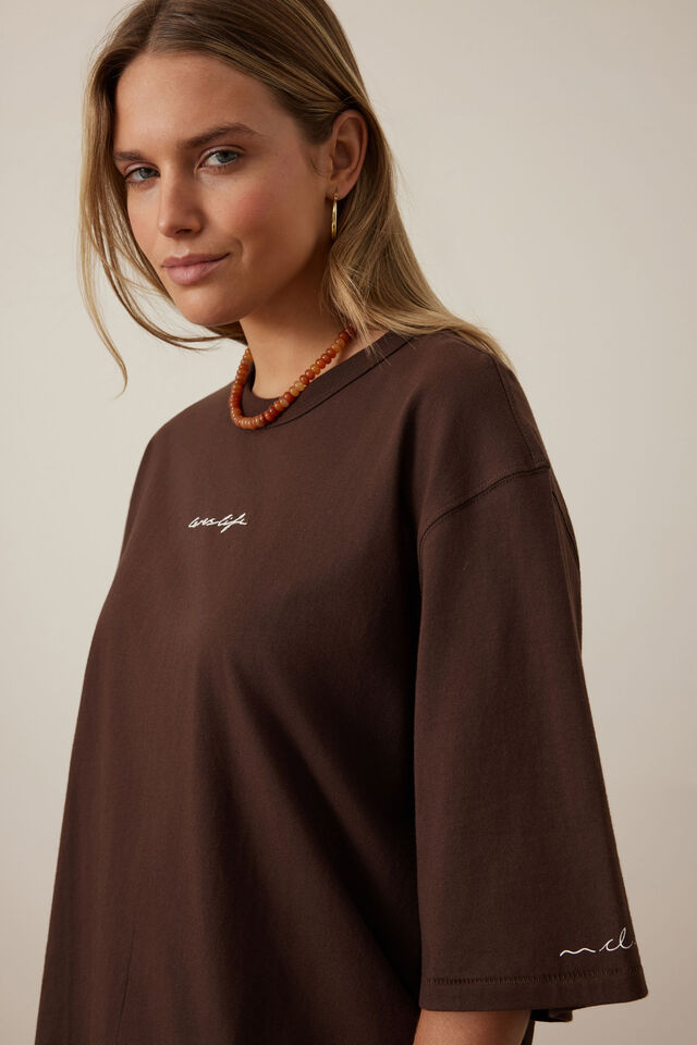 Liv Oversized Tee - Chocolate/Ceres Script
