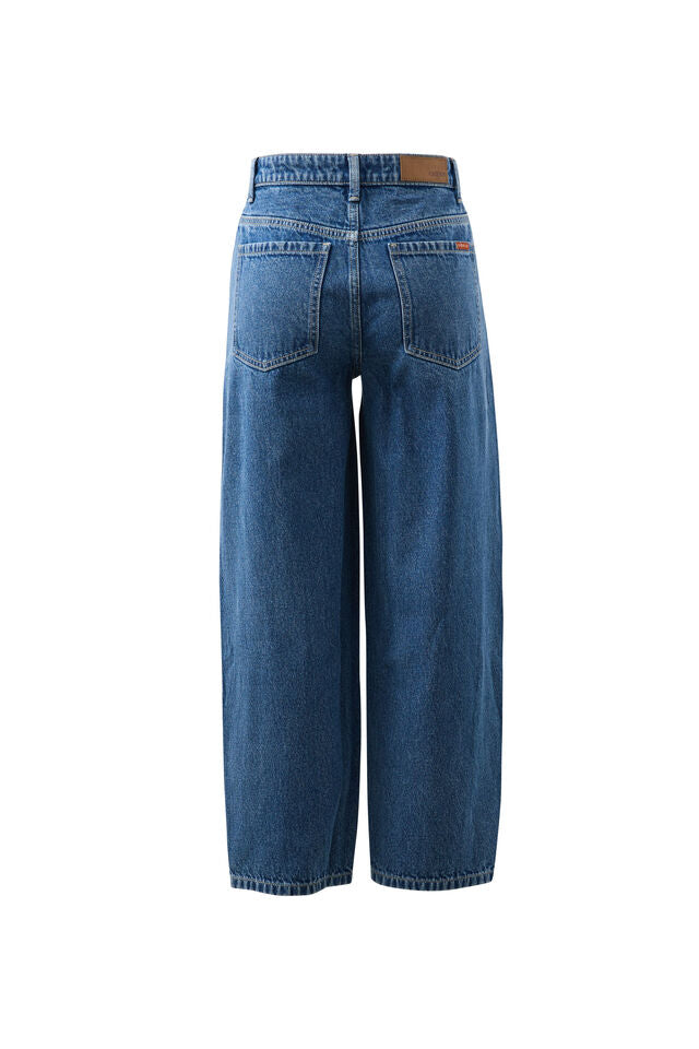 Leah Tapered Barrel Jean