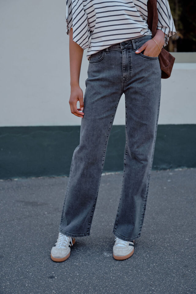 Sydney Straight Leg Jean - Washed Black