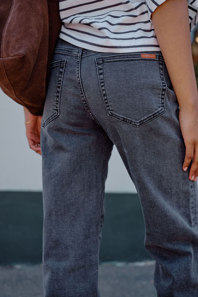 Sydney Straight Leg Jean - Washed Black