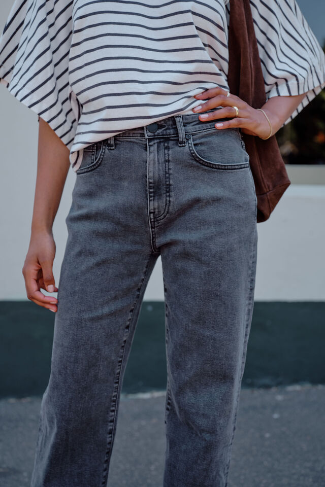 Sydney Straight Leg Jean - Washed Black