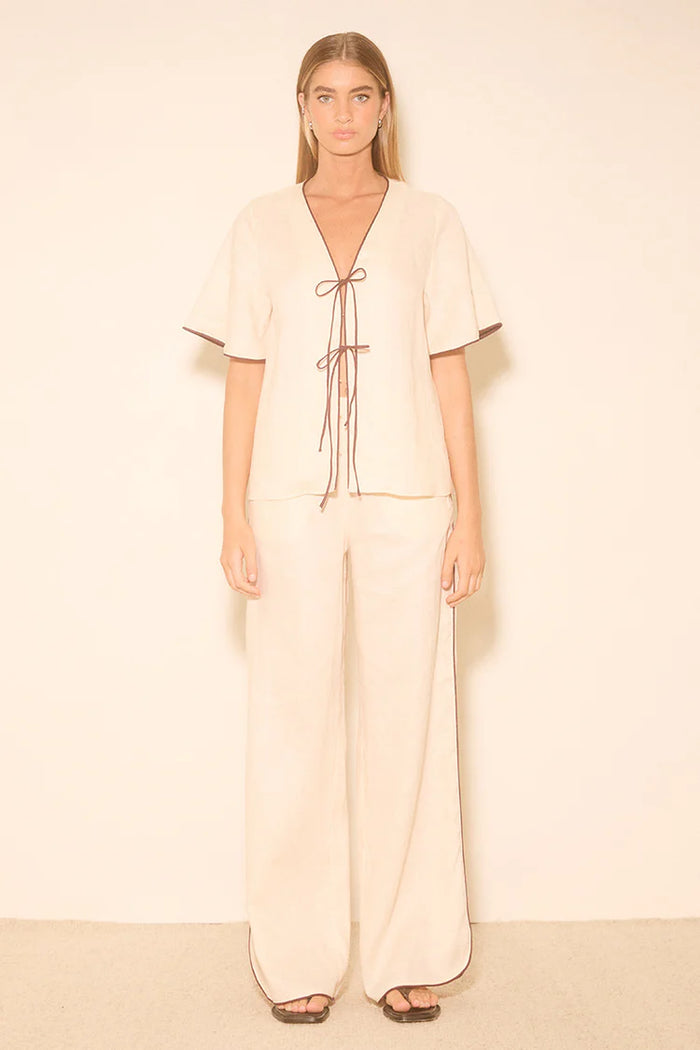 Aleria Top Cream Contrast Bind