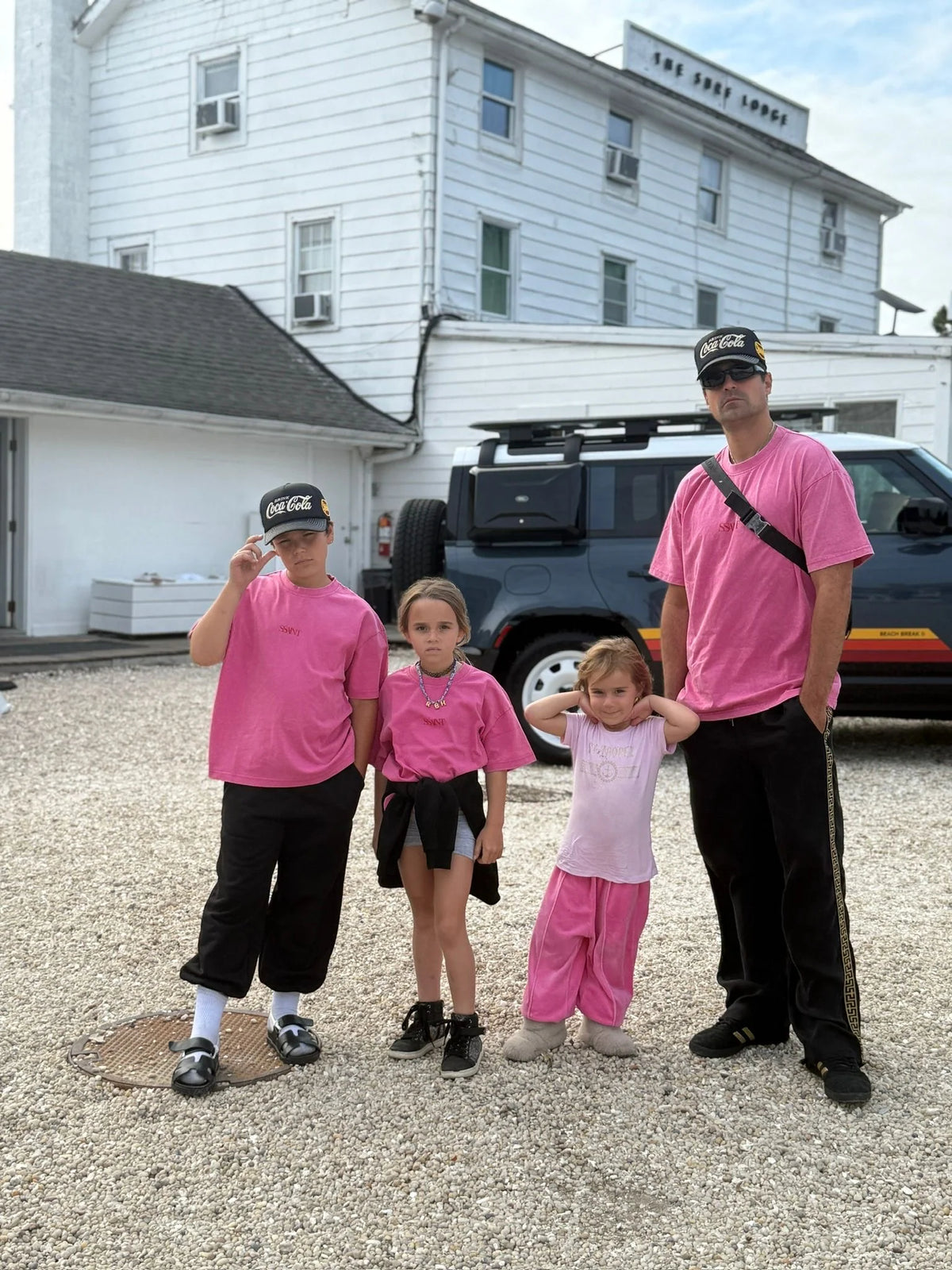 KIDS NO VACANCY TEE - DARK PINK