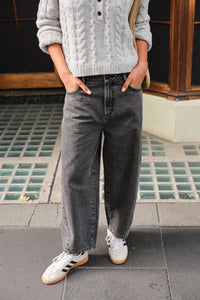 Maggie Tapered Barrel Jean - Faded Black