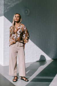 Barcelona Shirred Cuff Button-Up Top – Tan Blush