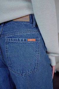 Leah Tapered Barrel Jean - Fresh Indigo