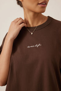 Luna Relaxed Tee - Chocolate/Ceres Script