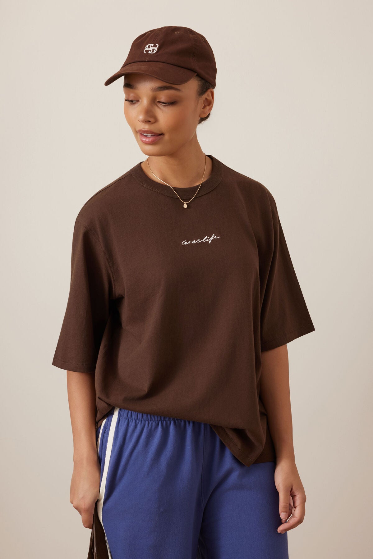 Luna Relaxed Tee - Chocolate/Ceres Script