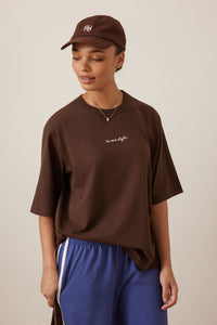 Luna Relaxed Tee - Chocolate/Ceres Script