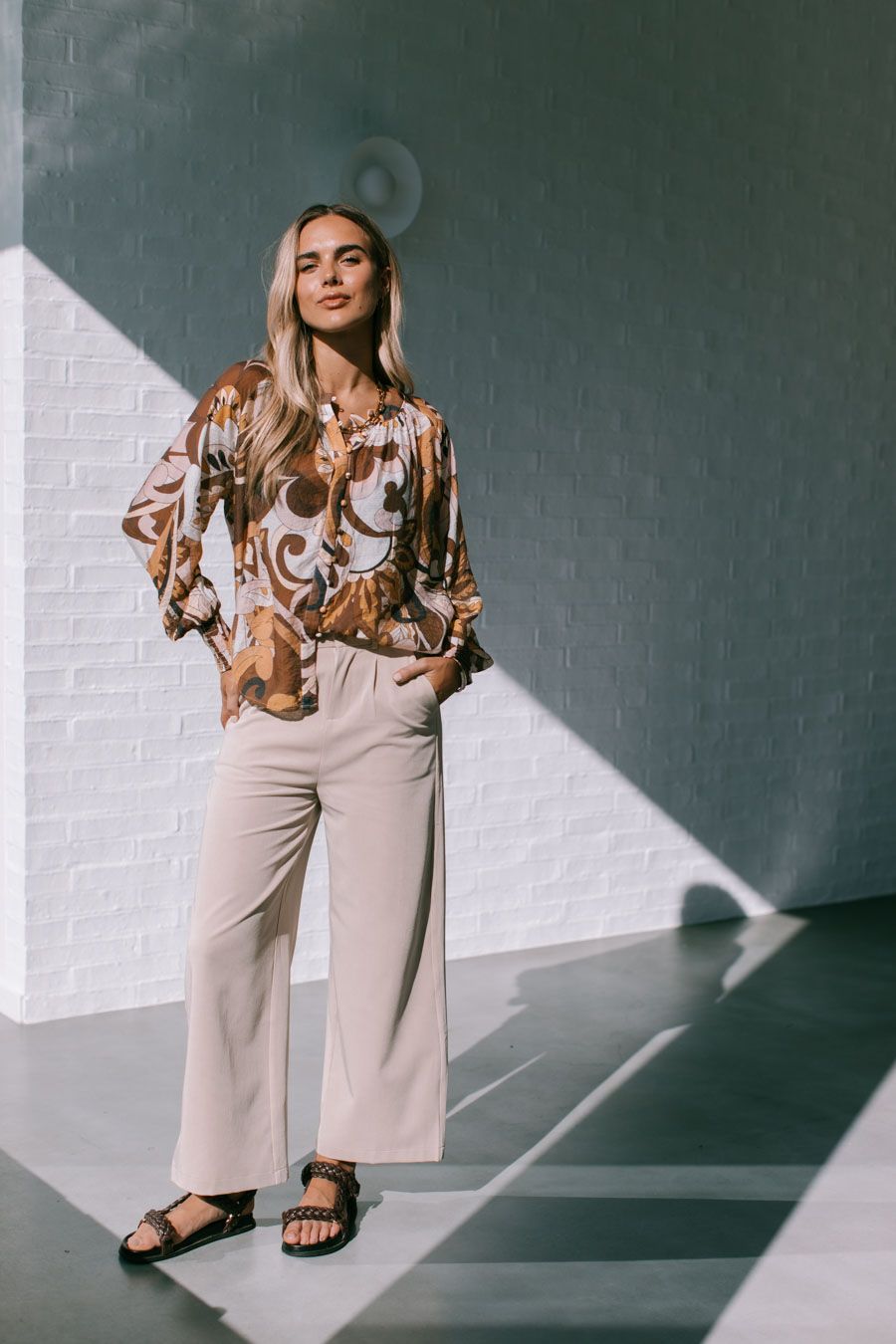 Barcelona Shirred Cuff Button-Up Top – Tan Blush