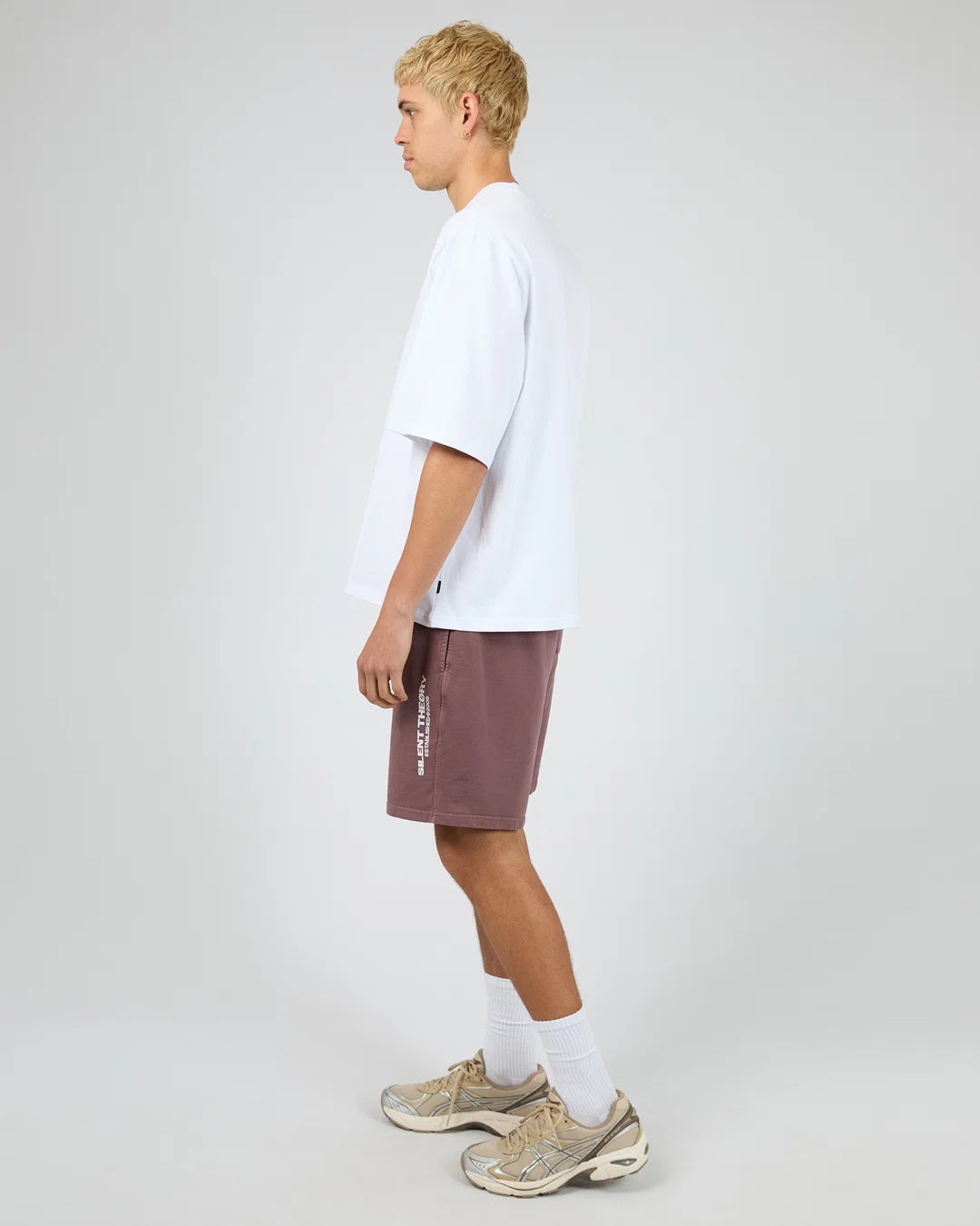 Essential Theory Short V2 - Vino. Silent Theory Mens