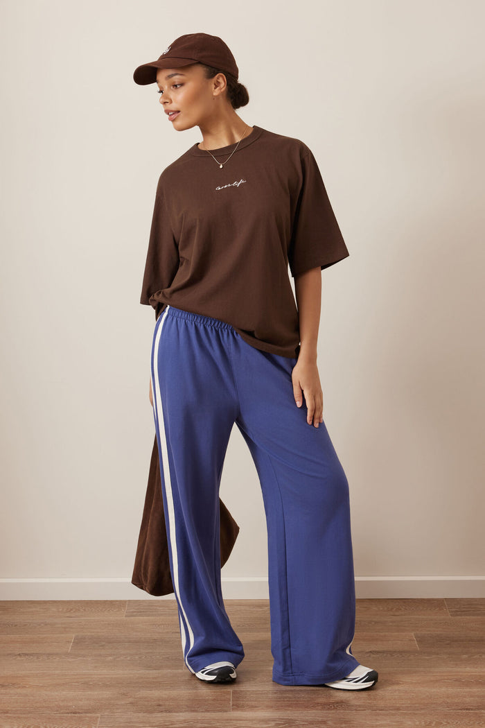 Luna Relaxed Tee - Chocolate/Ceres Script