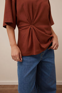 KAIA TWIST TEE - GINGER