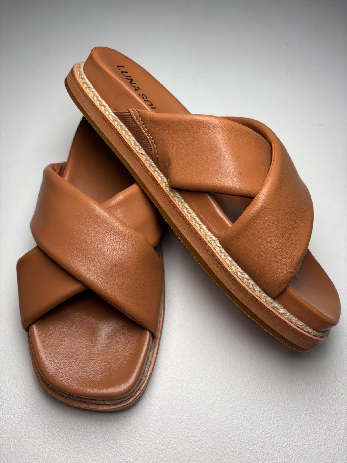Luna Sole Theea - Coconut Leather