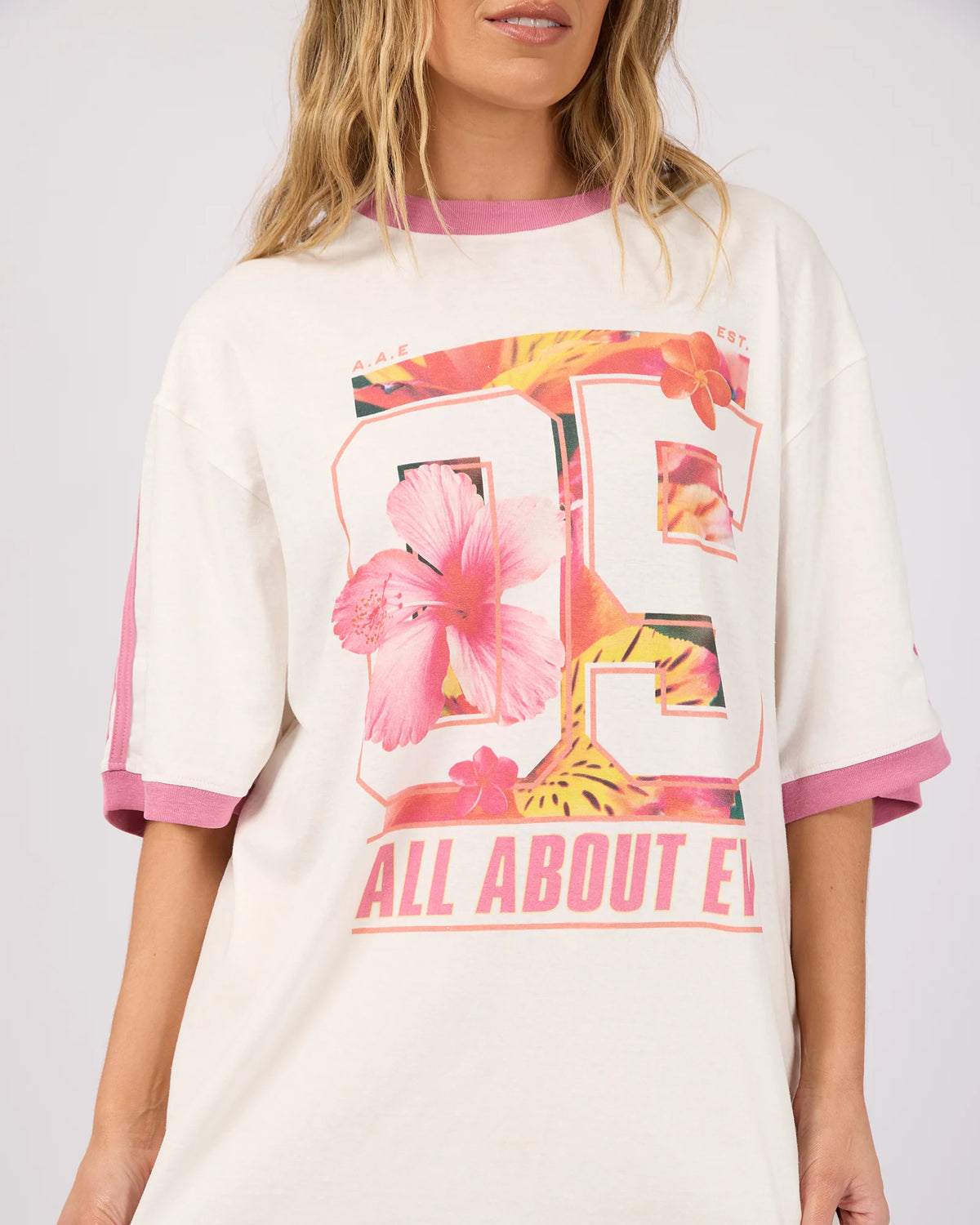 Oahu 05 Oversized Tee - Vintage White. All About Eve