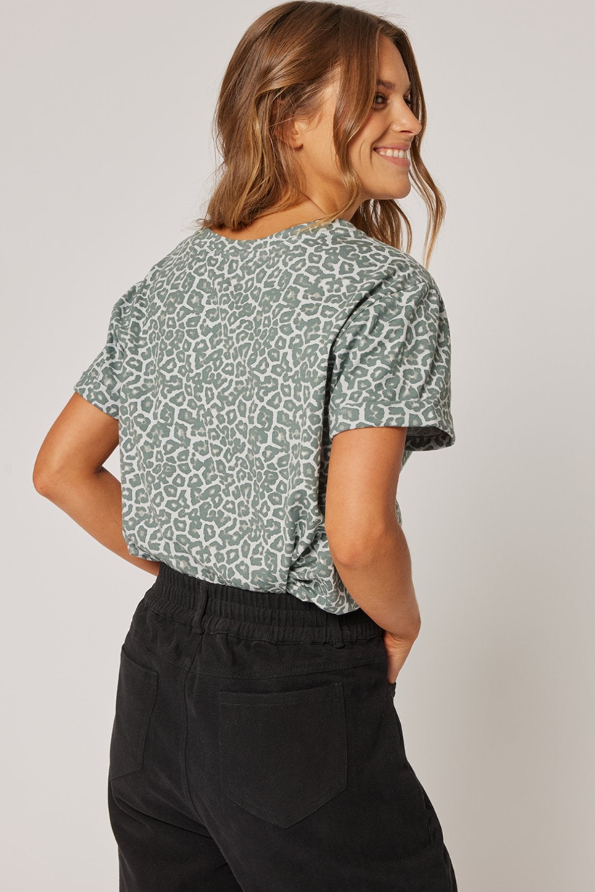 Marlo Tee - Smoke Leopard - Sare StoreCartel & WillowT-shirt