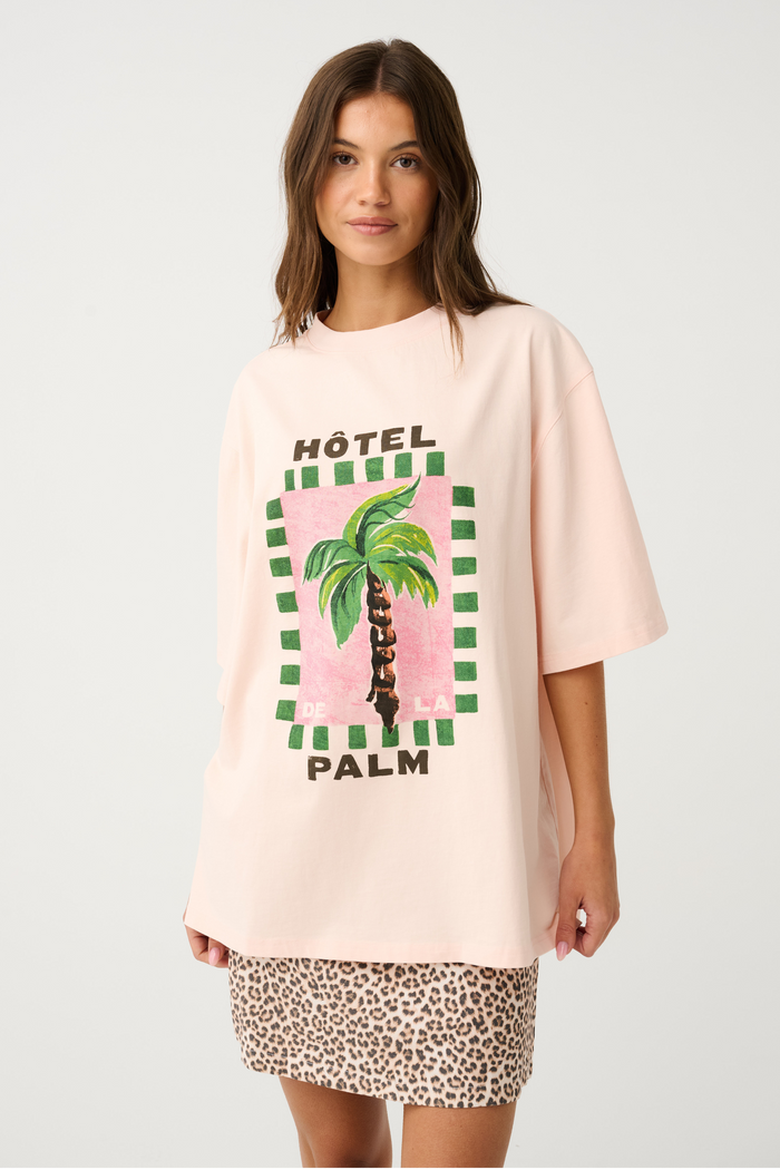Jeana Tee - Hotel Palm