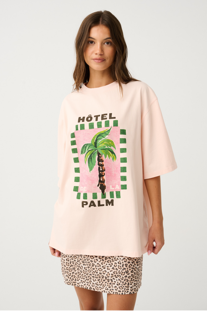 Jeana Tee - Hotel Palm